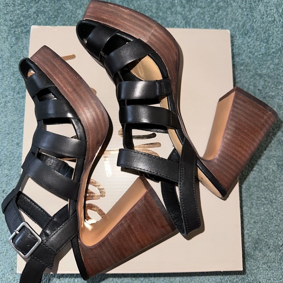 Crown Vintage Platform ‘Farlie’ Sandal - Picture 10 of 12